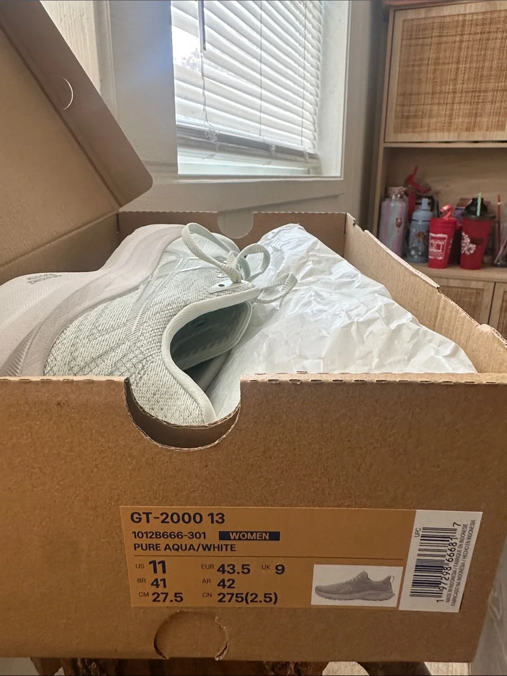 Women’s White Athletic Running Shoe with Cushioned Support - Picture 4 of 5
